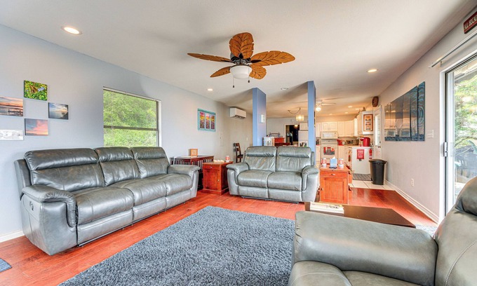 Burnet Cottage | Waterfront Lake Buchanan Cottage w/Kayaks!