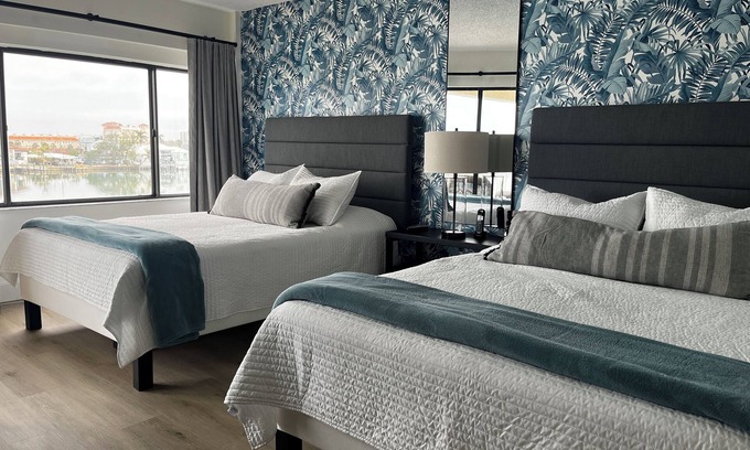 Clearwater Beach Condo | Waterfront large condo on Clearwater Beach, 2Bedrooms, walking distance to beach