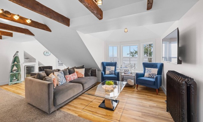 Queens Square Condo | Waterfront Loft Deluxe Penthouse Downtown Ch'town