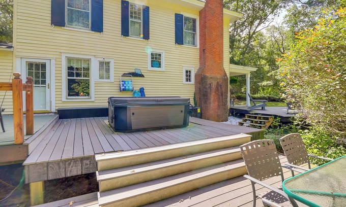 Golts House | Waterfront Millington Vacation Rental w/Hot Tub!