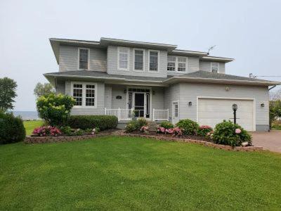 Bridgeport House | Waterfront Oneida Lake Lux House