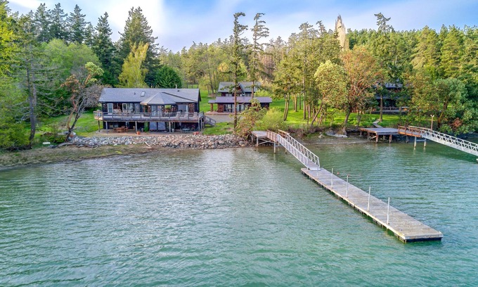 Friday Harbor House | Waterfront Paradise with Game Room! (BA)