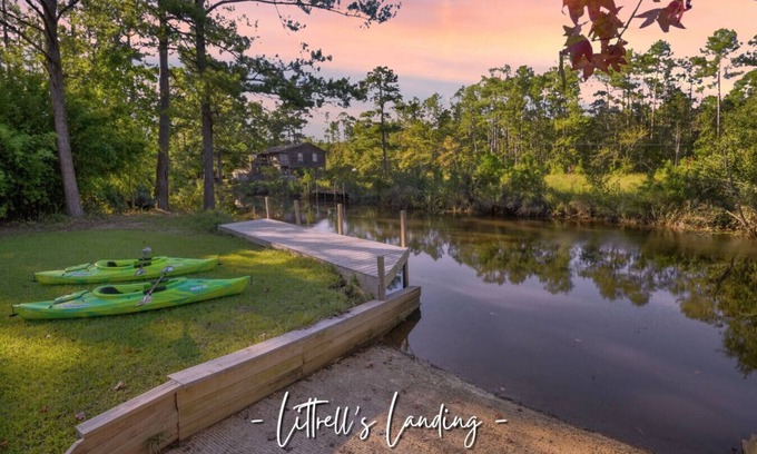 Gulfport House | Waterfront|Private Dock & Boat Launch|Sleeps 8|Your Serene Waterfront Escape!