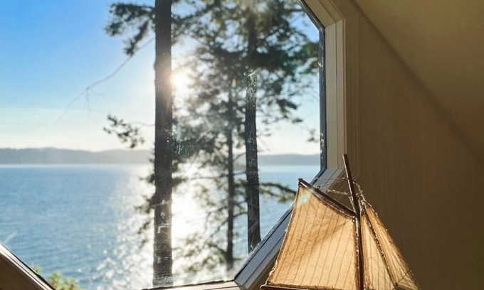 Puget Sound Cabin | Waterfront relaxing, getaway. Small, clean, warm cabin.