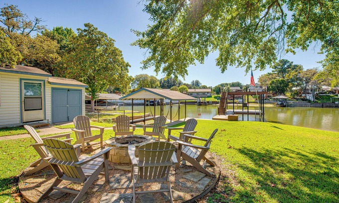 Gun Barrel City House | Waterfront Retreat w/Hot Tub in Gun Barrel City!