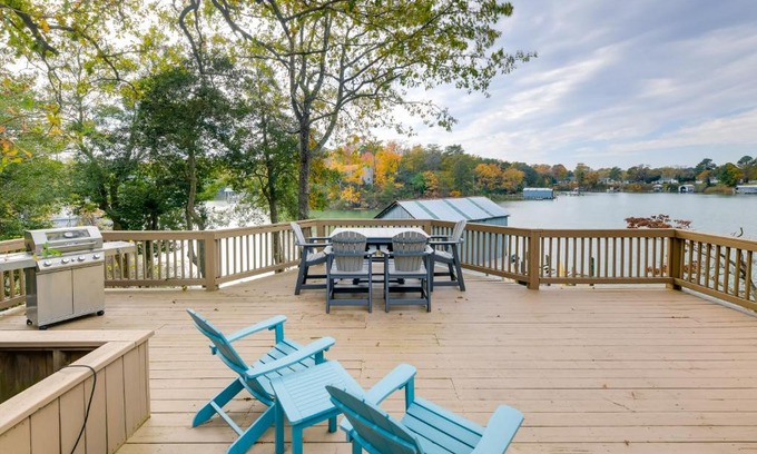 Topping House | Waterfront Topping Vacation Home with Boat Dock!