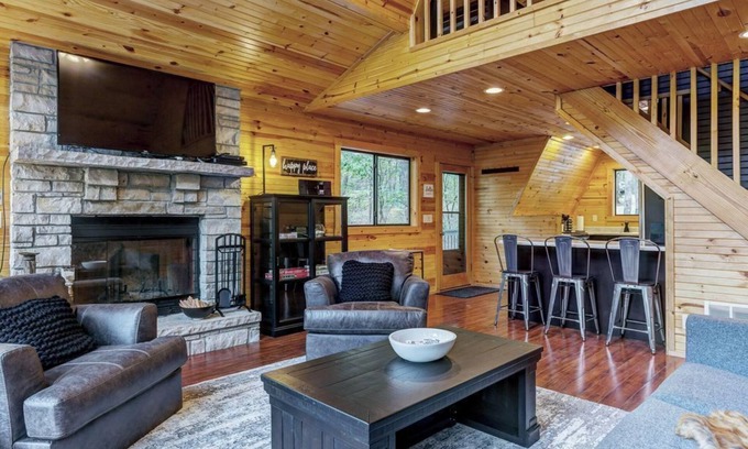 Wright City Cottage | Waterside Cottage w/Hot Tub by StayLage