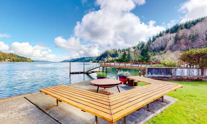 Union House | Waterside home with 4 bedrooms - outstanding access to Hood Canal & attractions