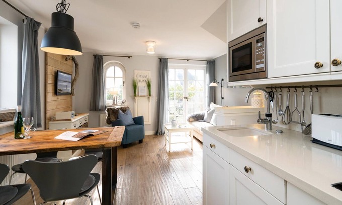 Rantum Apartment | Wattperle - Cozy 3-room apartment - 4 persons: Sea view, terrace,