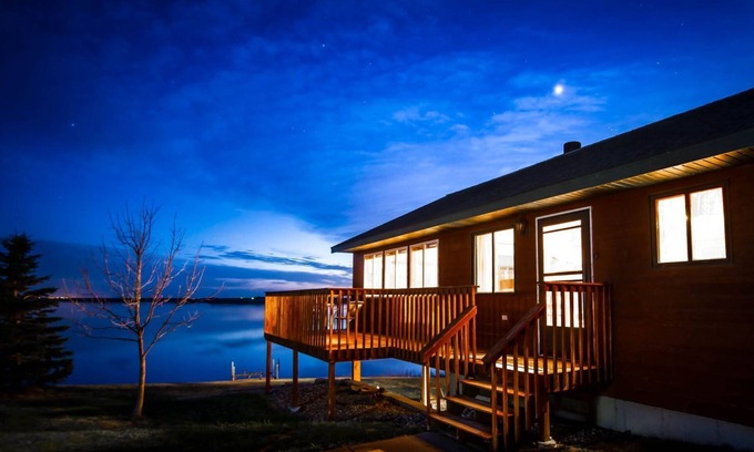 Waubay Cabin | Waubay Getaway-Waterfront Hunting/Fishing Cabin in Northeast SD