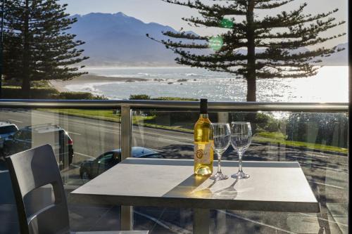 Kaikoura Apartment | Waves on Esplanade - Kaikoura Waterfront Apartment