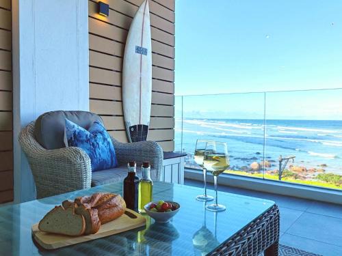Redhill Apartment | Wavescapes Hang Ten Stay