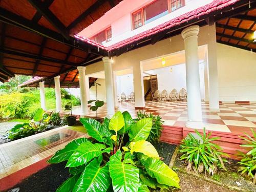 Vazhavatta Hotel | WAYANAD RESORT VILLA Service