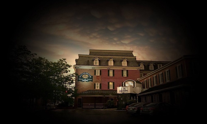 Honey Brook Hotel | Waynebrook Inn, Est 1865