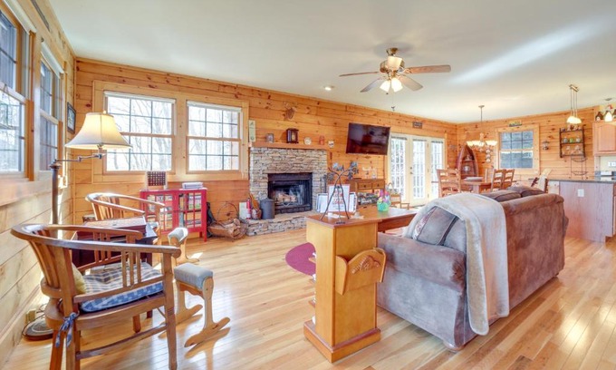Settlers Ridge House | Waynesville Vacation Rental with Mountain Views!