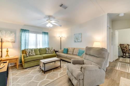 Brooksville House | Weeki Wachee Home with Fire Pit 13 Mi to Ocean!