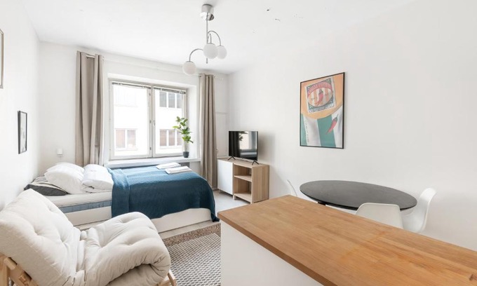 Ullanlinna Apartment | WeHost Fully Equipped Studio in Design District