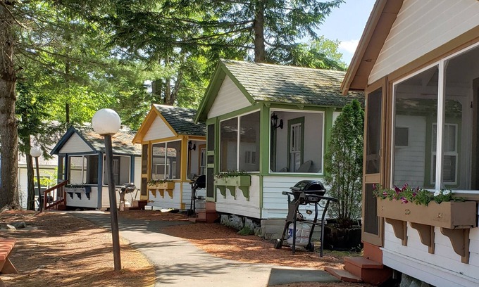 Weirs Beach Hotel | Weirs Beach Motel and Cottages