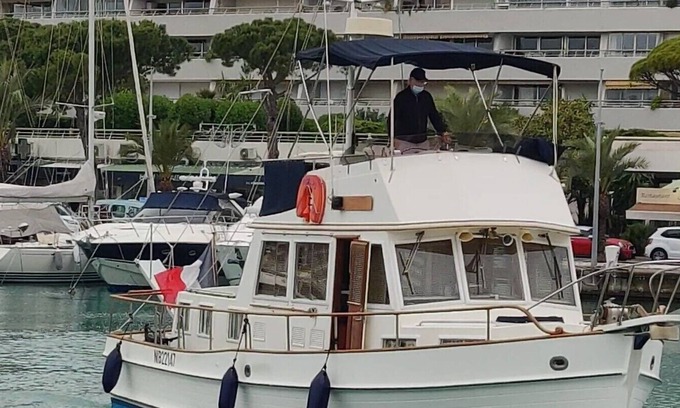 Villeneuve Loubet Beach Boat Rental | Welcome aboard / Bienvenue à bord