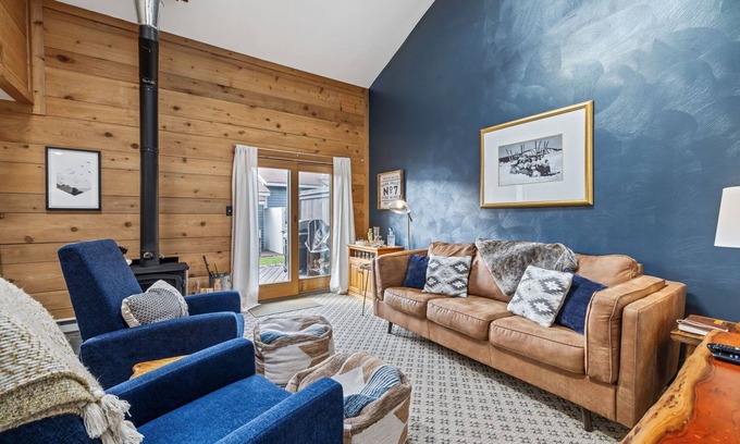 Hidden Valley House | Welcome to Evergreen Lodge! Close to the slopes!