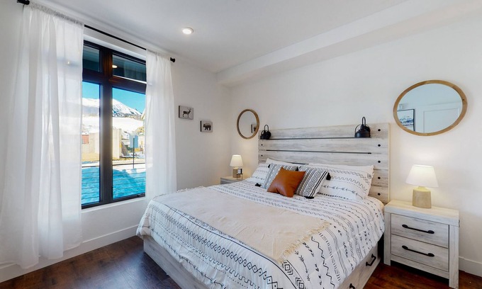 Silverthorne Condo | Welcome to Mountain Dreams + River Streams!