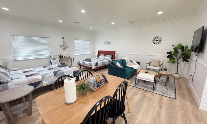 Southwest Anaheim Apartment | Welcome to Our Cozy Masterbedroom near Disneyland