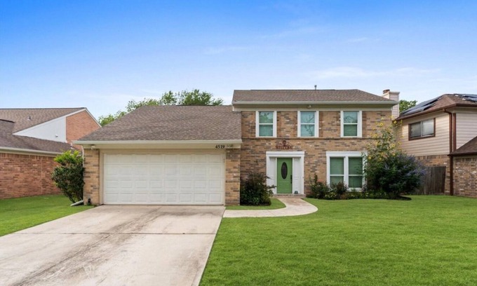 Sugar Land House | Welcome to Sweet Escape Sugar Land, your cozy home away from home! Close to NRG