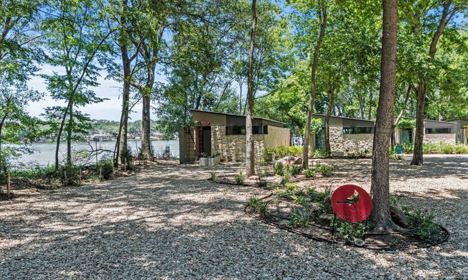 Malakoff Cottage | Welcome to The Cardinal Cottage at Sunrise Point 🌅 Escape to the serene beauty of Cedar Creek Lake in the Cardinal Cottage, where modern design meets nature's tranquility. Whether you're here to unwind, get active, or simply enjoy some epic l
