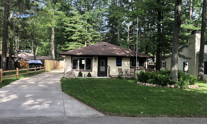Higgins Lake House | Welcome to The Firefly Cottage at Higgins Lake!