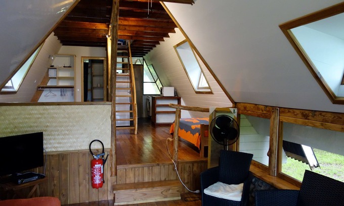 Teahupoo Ski Chalet | Welcome to the three waterfalls, alone, with friends, as a couple or as a family