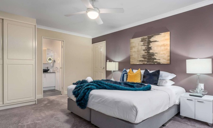 Connolly House | Welcome to Tranquil Family Oasis: Spa Garden & BBQ