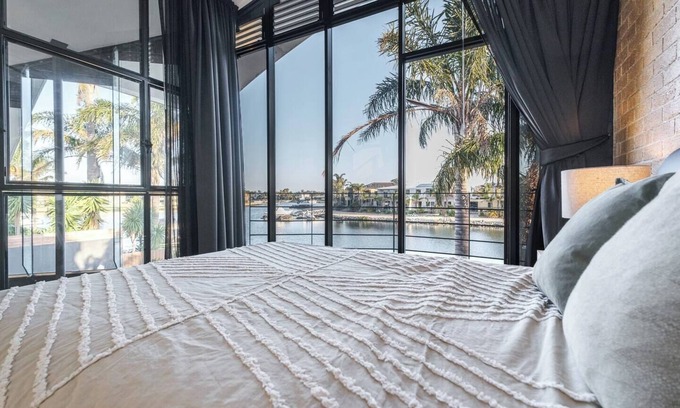 Patterson Lakes House | Welcome to your luxury waterfront retreat in Patterson Lakes