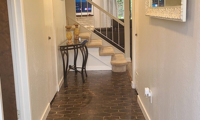 Edmonds House | Welcoming 3-bedroom townhome with WiFi in Edmonds