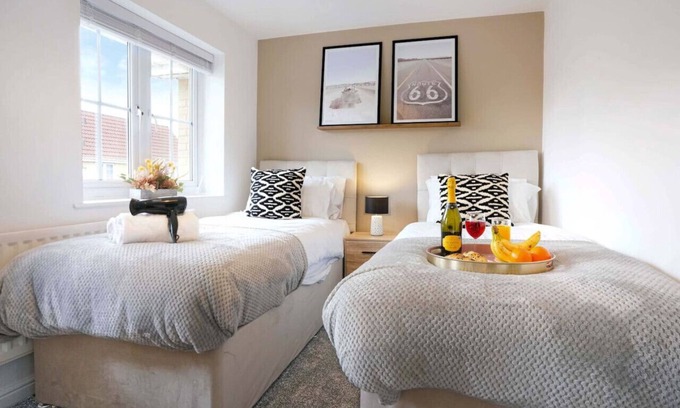 Luton House | Welcoming House with Free Parking and Fast WiFi