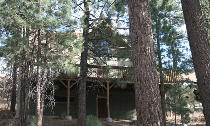 Fawnskin House | Welcoming Mountain Home in the Quiet area of Fawnskin