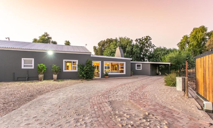 Oudtshoorn Apartment | Welgeluk Cottage