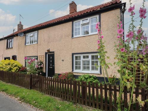 Grimston House | Well Cottage