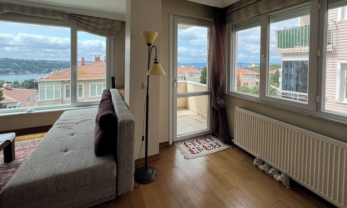 Kanlıca Mahallesi Apartment | Well Equipped Cozy Flat w/ Bosphorus View & Jacuzzi