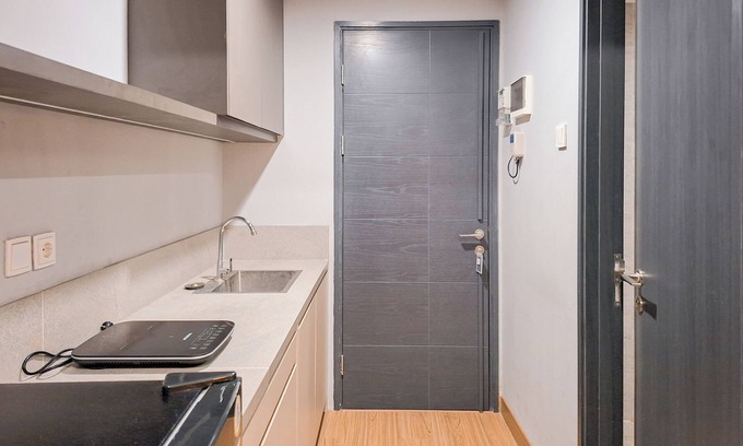 Pinang Apartment | Well Furnished 1Br At Collins Boulevard Apartment