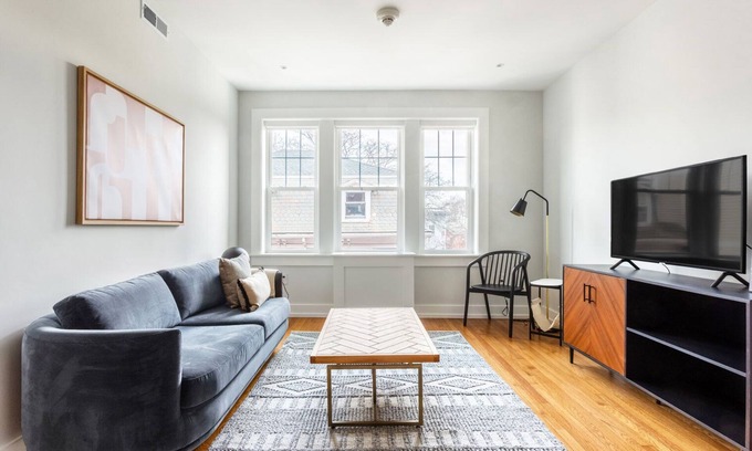 Agassiz Apartment | Well-Located Porter Square 1BR in Harvard Square by Blueground