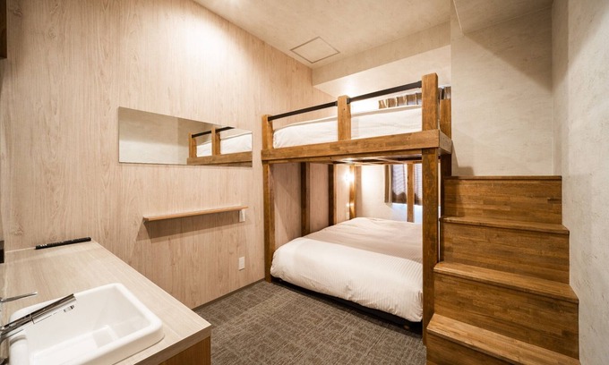 Motomatchi Hotel | Well Stay Namba Quadruple Room 2 Double Beds/Osaka Ōsaka