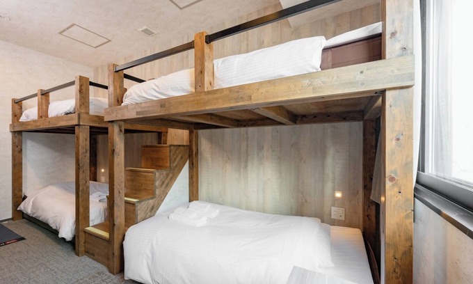 Motomatchi Hotel | WellStay Namba Quadruple Room with Bath/Osaka Ōsaka