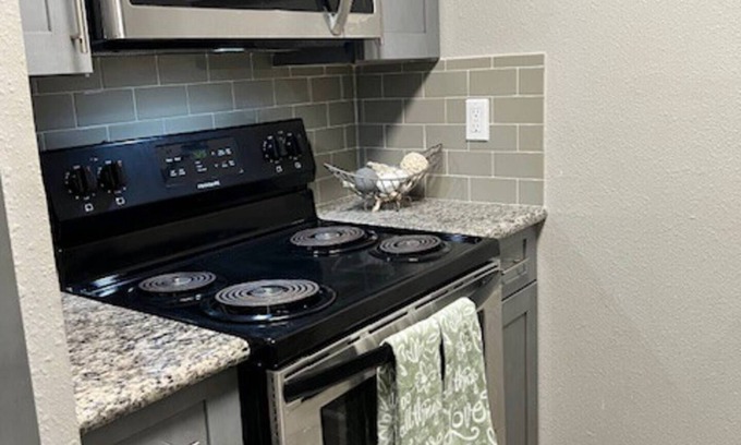 Beaumont Apartment | West End Oasis