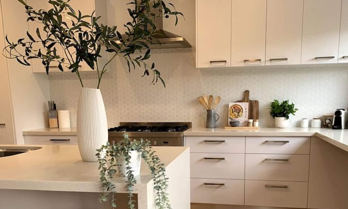 Hamlyn Heights House | West Geelong Spacious Townhouse 3 Bedrooms, Parking, Wifi