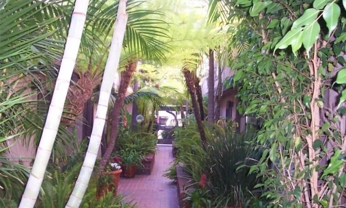 Norma Triangle House | West Hollywood Extended Stay Townhouse