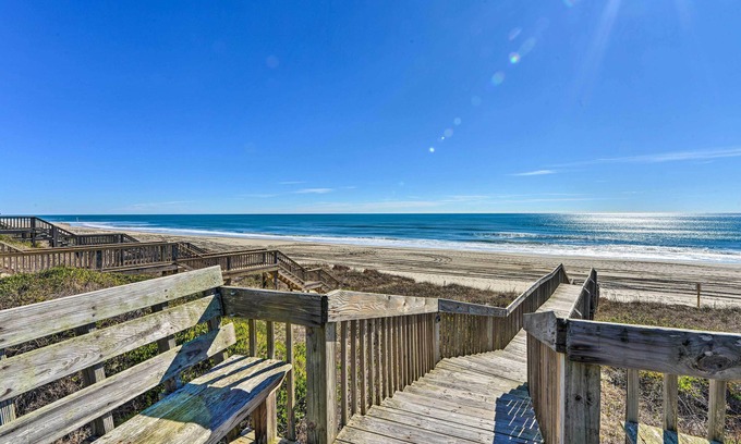 Emerald Isle Condo | 'West of the Moon' Ocean Apt w/Beach Access!
