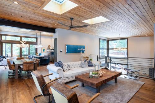Tahoma House | West Shore - West Shore Hideaway
