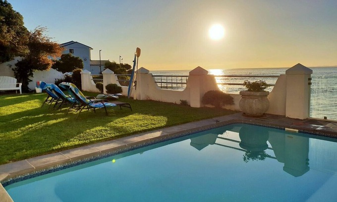 Gordon's Bay House | Westbank Private Beach Villa - 4 bedroom with Private Pool Right on the water!