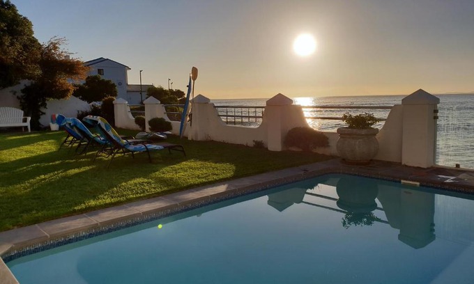 Strand Villa | Westbank Private Beach Villa, 4 Bedrooms, Private pool, on the Beach!