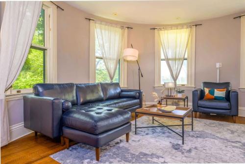 Eastside House | Westcott 2BD Apt in Mansion mins SU & JMA Dome